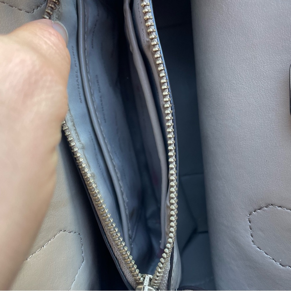 Michael Kors Mercer Gallery Women's Medium Tote - Picture 10 of 10